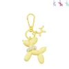 Sleutelhanger hond met parelketting - plastic - 6.5x6.5x1 cm - diverse varianten